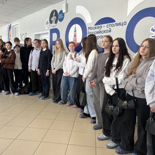 7Б на передвижной выставке "В этом письме остаюсь жив"