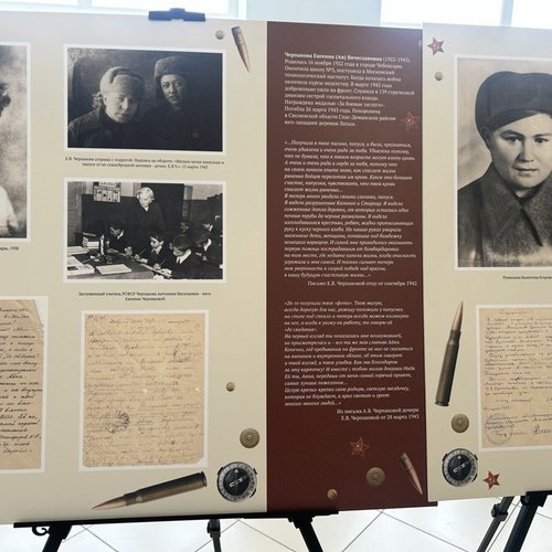 7Б на передвижной выставке "В этом письме остаюсь жив"