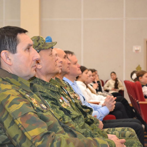 УРОК МУЖЕСТВА "РАВНЕНИЕ НА ПОДВИГ"