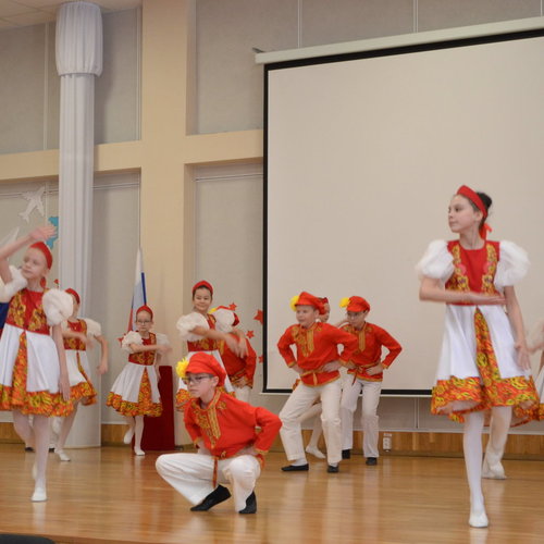 Учителя музыки из Китая в СОШ 1.