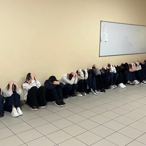 Учения по отработке сценария «Действия обучающихся, работников  образовательной организации и сотрудников охраны  при получении сигнала  гражданской обороны «Внимание всем!»  с информационным сообщением о воздушной тревоге