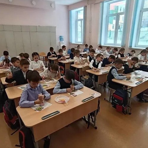 Сладкий подарок папе от 2И класса