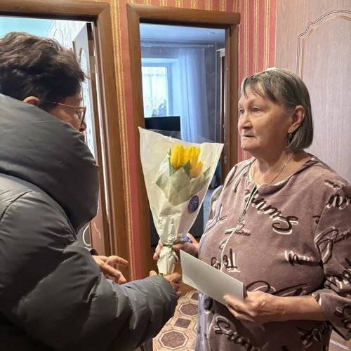  Цветы мамам героев: МАОУ "СОШ" №1 г. Чебоксары присоединяется к Всероссийской акции #ПоздравьМамуГероя