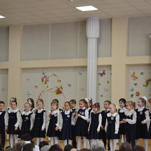 8 Марта в нашей школе: Весенний вихрь музыки, танца и искренних поздравлений!