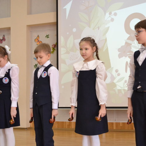 8 Марта в нашей школе: Весенний вихрь музыки, танца и искренних поздравлений!