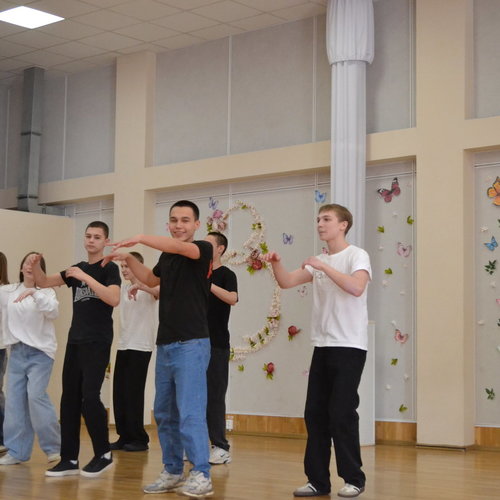 8 Марта в нашей школе: Весенний вихрь музыки, танца и искренних поздравлений!