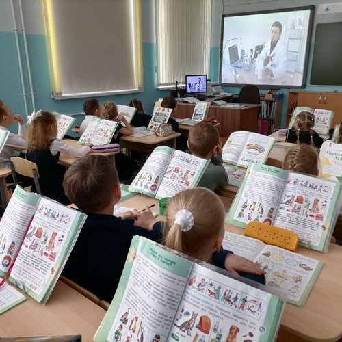 Дети в Чебоксарах учатся быть ответственными хозяевами: Уроки доброты к животным в СОШ №1! 🐾