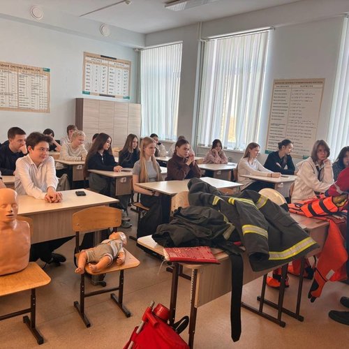 Герои нашего времени: Ученики СОШ №1 встретились с Всероссийским студенческим корпусом спасателей! 🚒🚑