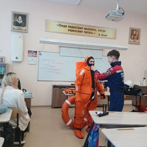 Герои нашего времени: Ученики СОШ №1 встретились с Всероссийским студенческим корпусом спасателей! 🚒🚑