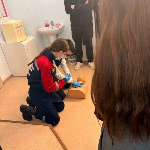 Герои нашего времени: Ученики СОШ №1 встретились с Всероссийским студенческим корпусом спасателей! 🚒🚑