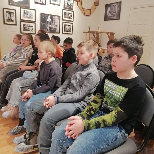 2В класс на выставке "От весны до весны"