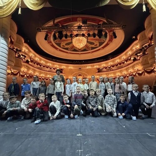 🎭 Путешествие в Страну чудес: 1Б класс в гостях у Казанского театра