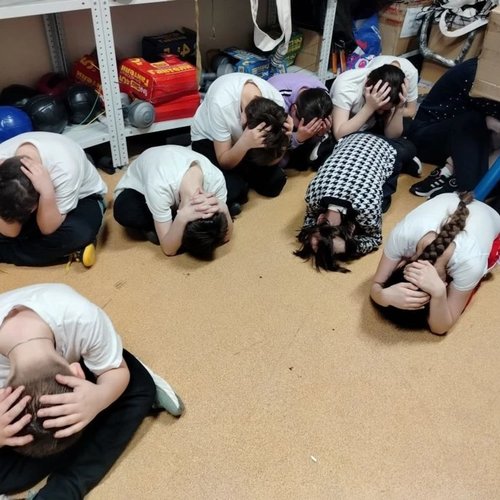 Безопасность превыше всего: школьная тренировка по действиям в чрезвычайных ситуациях