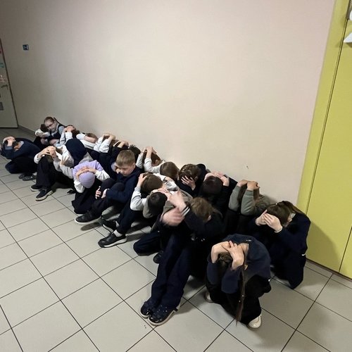 Безопасность превыше всего: школьная тренировка по действиям в чрезвычайных ситуациях