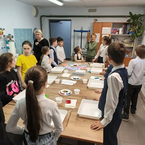 ✨ Творчество на воде: ученики 3В класса открыли для себя искусство Эбру! ✨