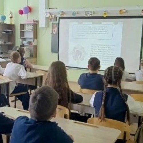 Уроки Мужества в школе №1: о героях нашего времени узнала вся школа!