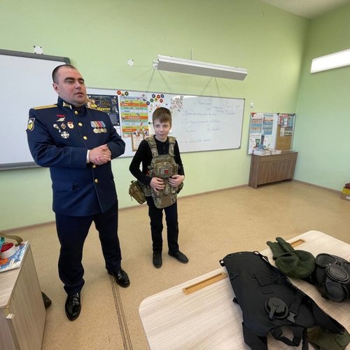 Честность, патриотизм и взаимовыручка: как прошёл классный час с участником СВО.