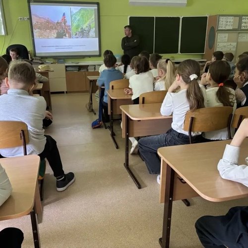 Урок Мужества в СОШ №1: встреча с настоящим героем
