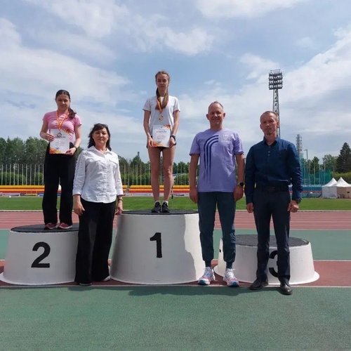 Жаркие денечки выдались для легкоатлетов