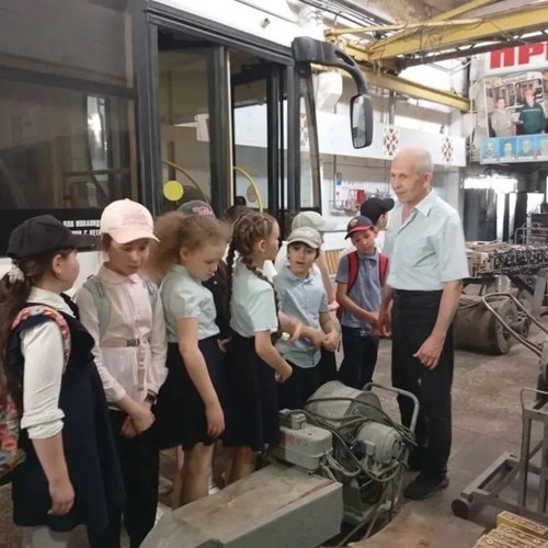 🚋 Экскурсия в мир троллейбусов: 3Б класс в гостях у МУП «Чебоксарское троллейбусное управление»