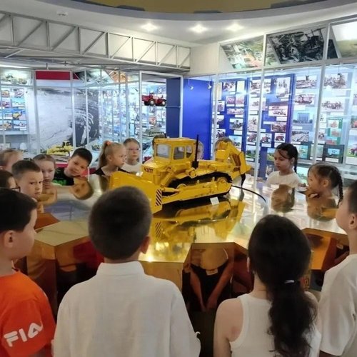 🚜 Путешествие в мир тракторов: 2 «3» класс в Музее истории трактора