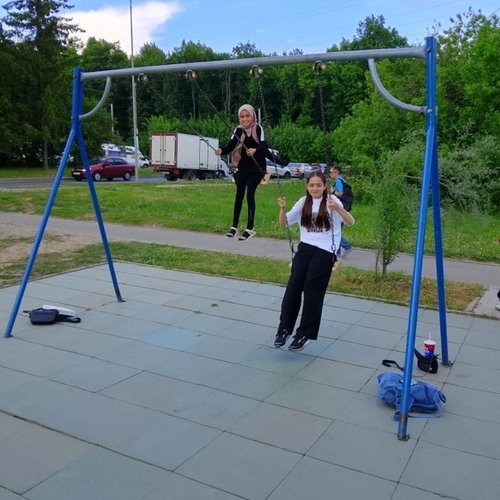 Ура! Учебный год позади — 5 «Б» отмечает это классной прогулкой по городу!