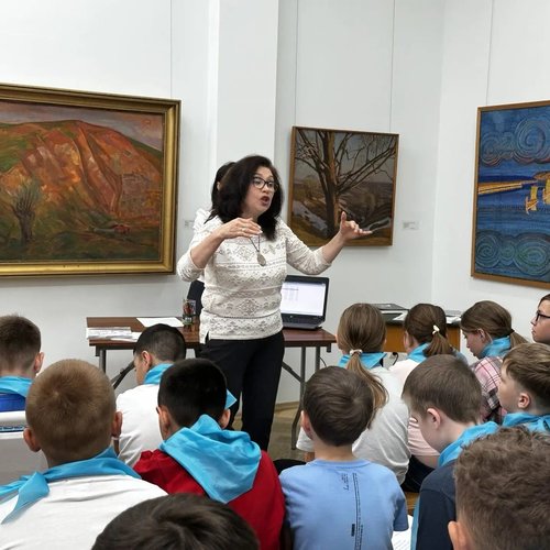 Педагоги школы № 1 провели «Живой урок» в Чувашском художественном музее