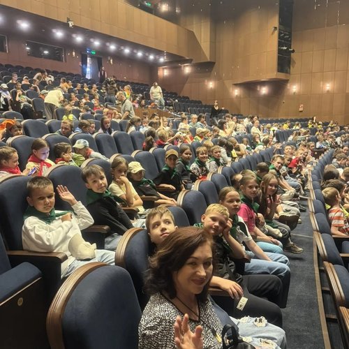 ПРИШКОЛЬНЫЙ ЛАГЕРЬ «ПРО‑ДЕТСТВО»: ДЕНЬ 13 — ВОЛШЕБСТВО НА СЦЕНЕ!