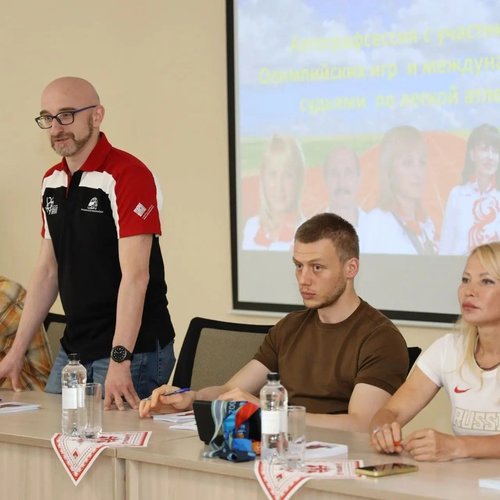 Воспитанники спортивного отряда лагеря «Про детство» встретились с легендами мировой легкой атлетики