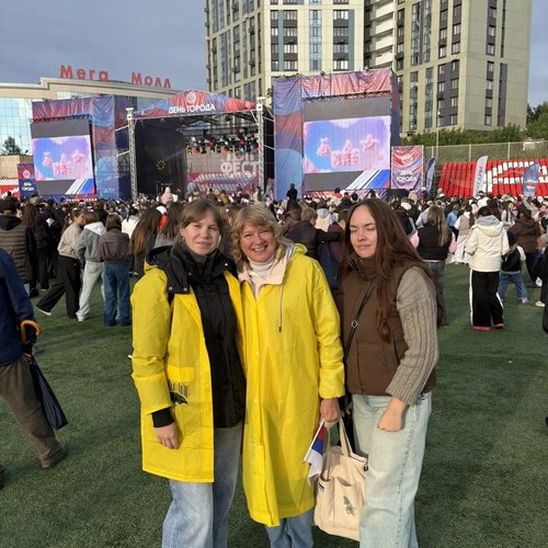 🎭 От театральной сцены до стадиона: МАОУ «СОШ № 1» прожила День города на все 557%!