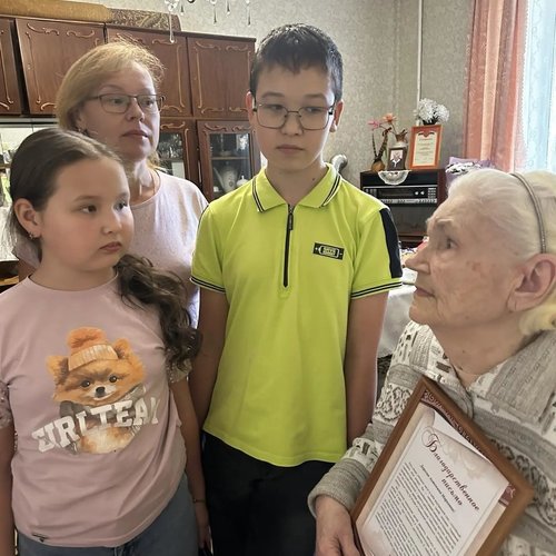 95 лет мудрости, любви и света: СОШ №1 поздравляет Антонину Марковну Пряхину!