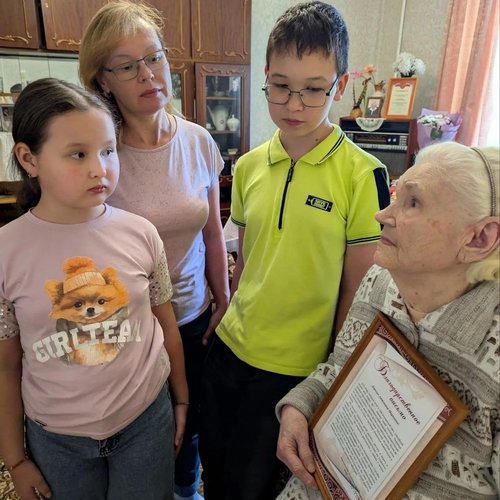 95 лет мудрости, любви и света: СОШ №1 поздравляет Антонину Марковну Пряхину!