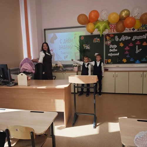 Классный час "Россия - Родина моя". Как 1 сентября школа № 1 превратилась в карту большой страны