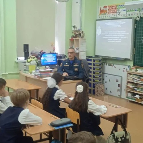 Безопасность — главный урок 1 сентября: МАОУ «СОШ № 1» г. Чебоксары присоединилась к Всероссийскому уроку безопасности