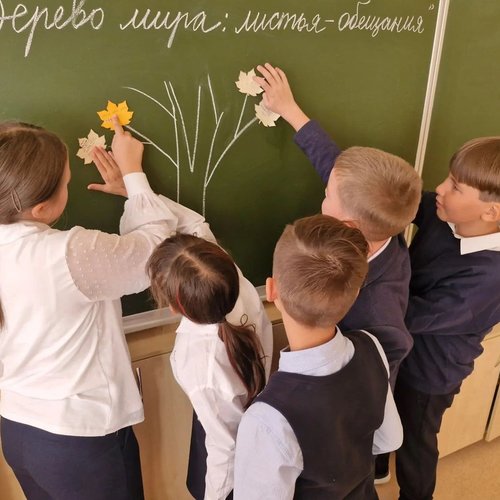 «Дерево мира»: как листок бумаги стал обещанием Победы