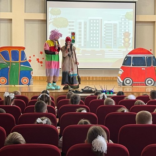 ПЕРВОКЛАССНИКИ ИЗУЧАЮТ ПРАВИЛА ДОРОЖНОГО ДВИЖЕНИЯ