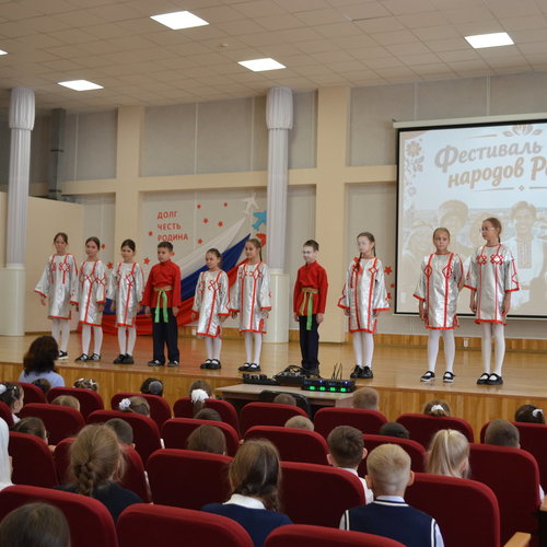 Фестиваль языков народов России в школе №1: праздник единства и красок! 