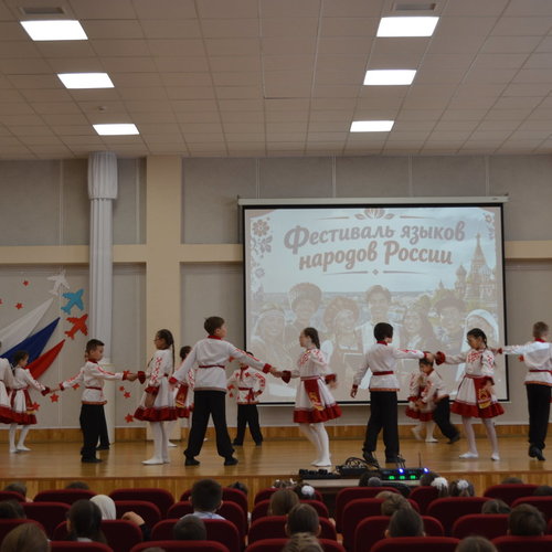 Фестиваль языков народов России в школе №1: праздник единства и красок! 