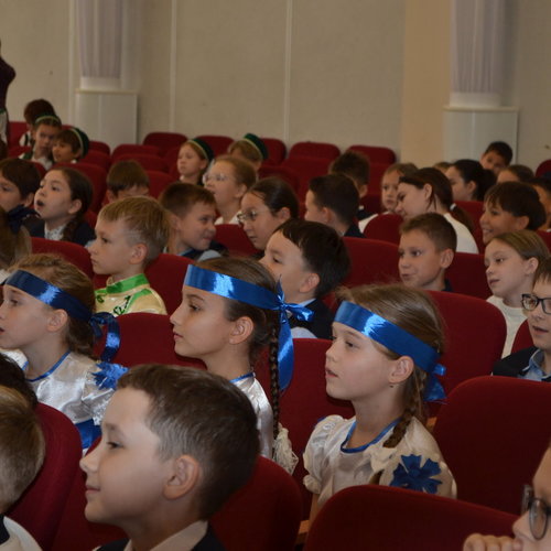 Фестиваль языков народов России в школе №1: праздник единства и красок! 