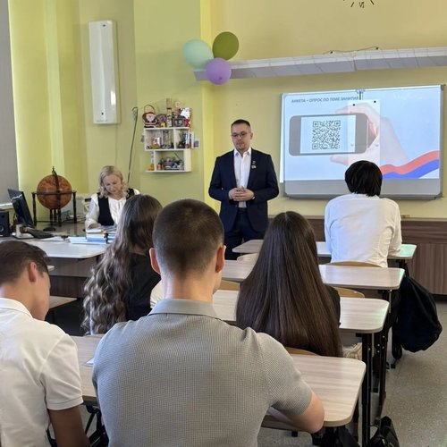 От Конституции к реальным делам: в школе №1 прошел Урок парламентаризма с депутатом Козловым А.А.