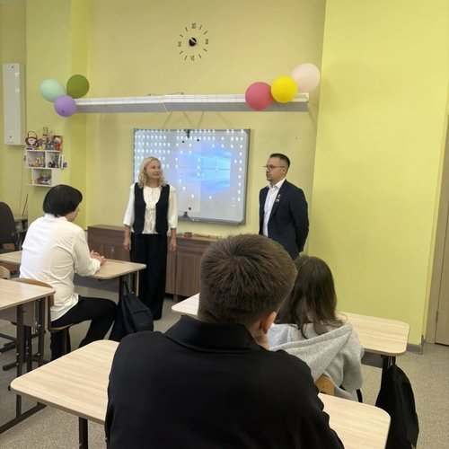 От Конституции к реальным делам: в школе №1 прошел Урок парламентаризма с депутатом Козловым А.А.