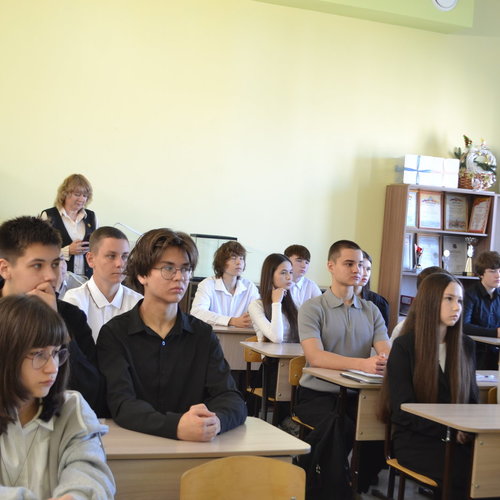 От Конституции к реальным делам: в школе №1 прошел Урок парламентаризма с депутатом Козловым А.А.