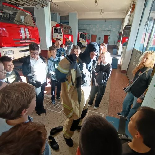 6В класс изучали профессию пожарного