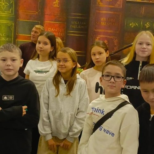 «Не всё коту Масленица»: ученики СОШ №1 заглянули за кулисы театральной премьеры!