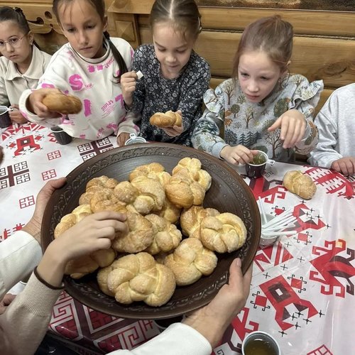 2 В класс совершил путешествие в прошлое за чашкой ароматного чая