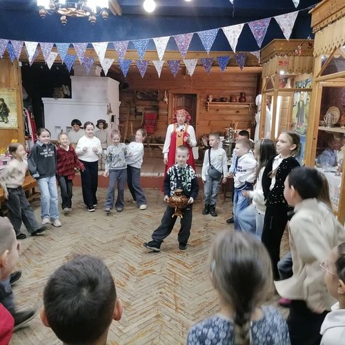 2 В класс совершил путешествие в прошлое за чашкой ароматного чая