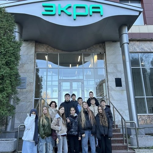От школьной парты до пульта управления энергосистемой: 8В класс на экскурсии в НПП «ЭКРА»