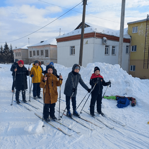 В честь Дня защитника Отечества продолжаются соревнования по лыжным гонкам