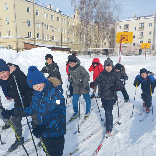 В честь Дня защитника Отечества продолжаются соревнования по лыжным гонкам