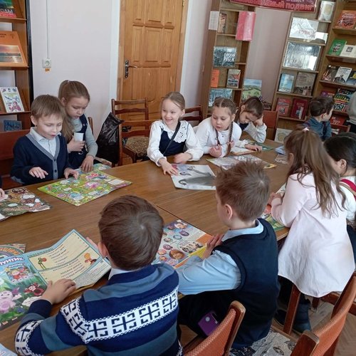 Центр семейного чтения - библиотеку им. А.С.Пушкина посетил 1Б